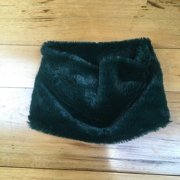 NWT Gymboree Girls Plush Circle Scarf (4 and up) - Picture 2 of 4